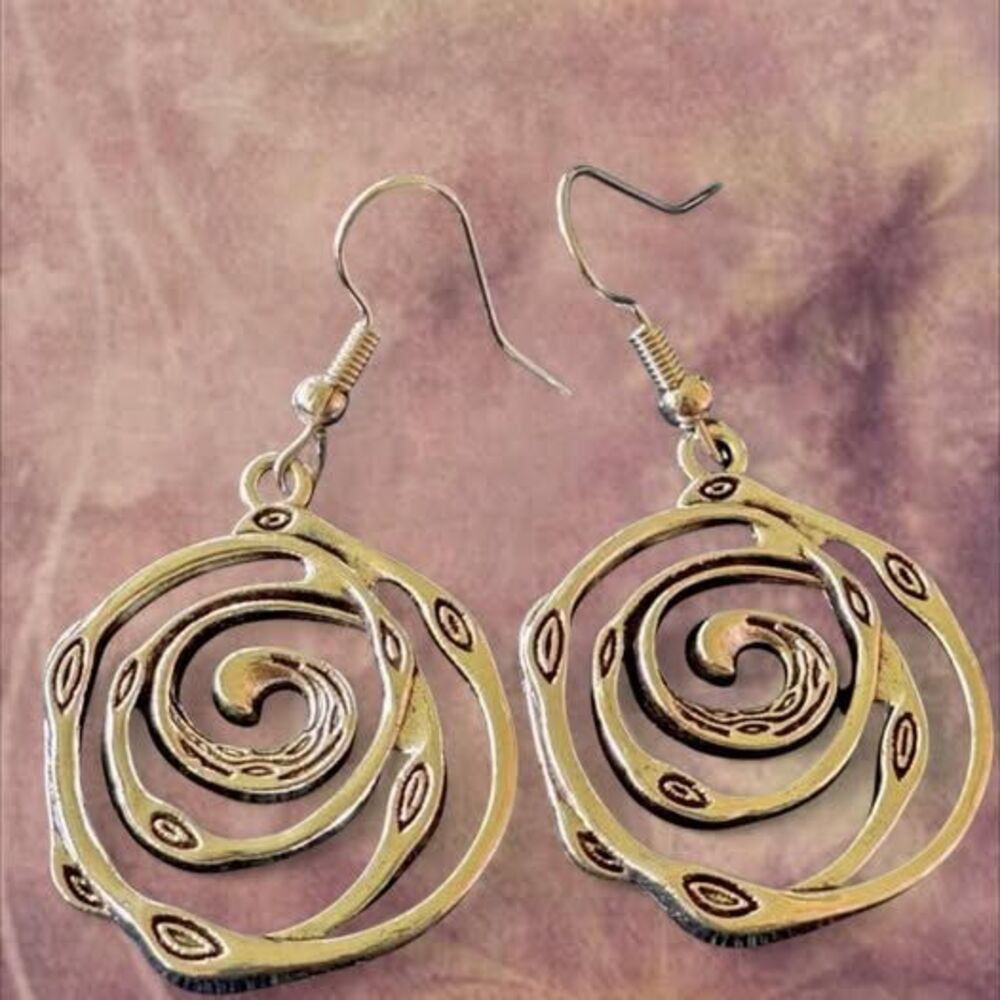 whimsical vintage 90s style silver spiral earrings